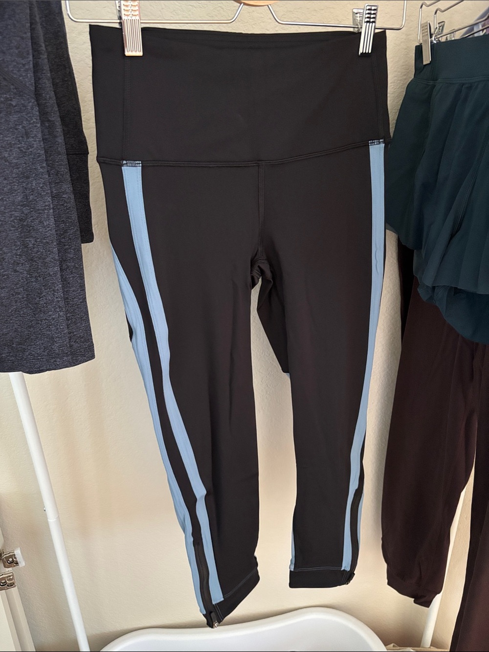 lululemon Nulu Mesh Panels High-Rise Crop 21" Black & Blue Size 6
